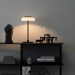 Blossi Bordslampa Black/Opal White V2 Blossi Bordslampa Black/Opal White V2