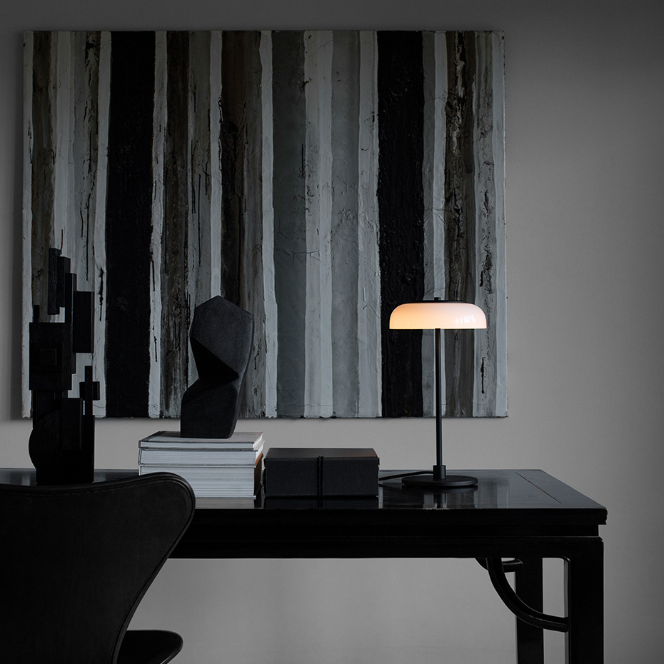 Blossi Bordslampa Black/Opal White V2