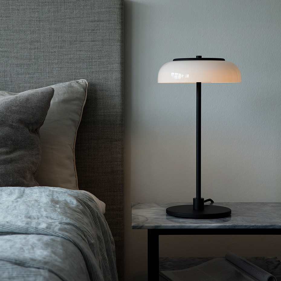 Blossi Bordslampa Black/Opal White V2