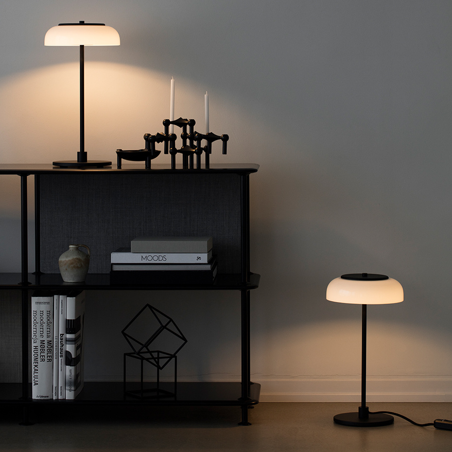 Blossi Bordslampa Black/Opal White V2