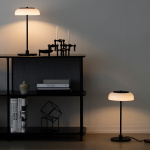 Blossi Bordslampa Black/Opal White V2 Blossi Bordslampa Black/Opal White V2