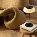 Blossi Bordslampa Small Black/Opal White V2 Blossi Bordslampa Small Black/Opal White V2