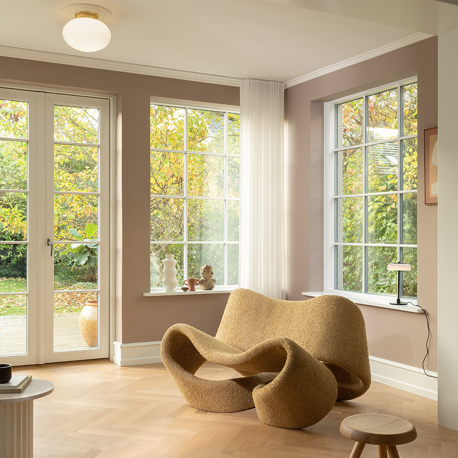 Blossi Bordslampa Small Black/Opal White V2