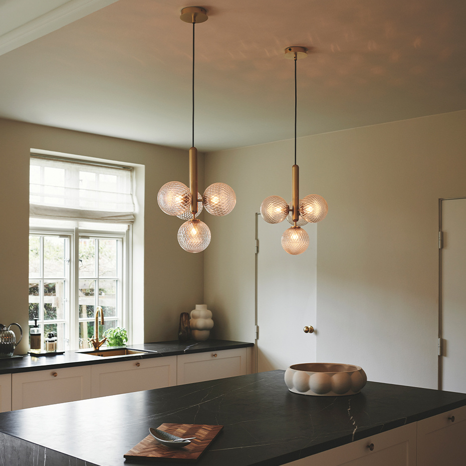 Miira 4 Ljuskrona Brass/Optic Clear