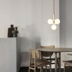 Miira 4 Ljuskrona Brass/Opal White Miira 4 Ljuskrona Brass/Opal White