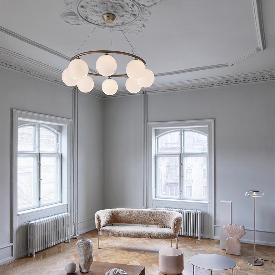 Miira 8 Circular Ljuskrona Brass/Opal White