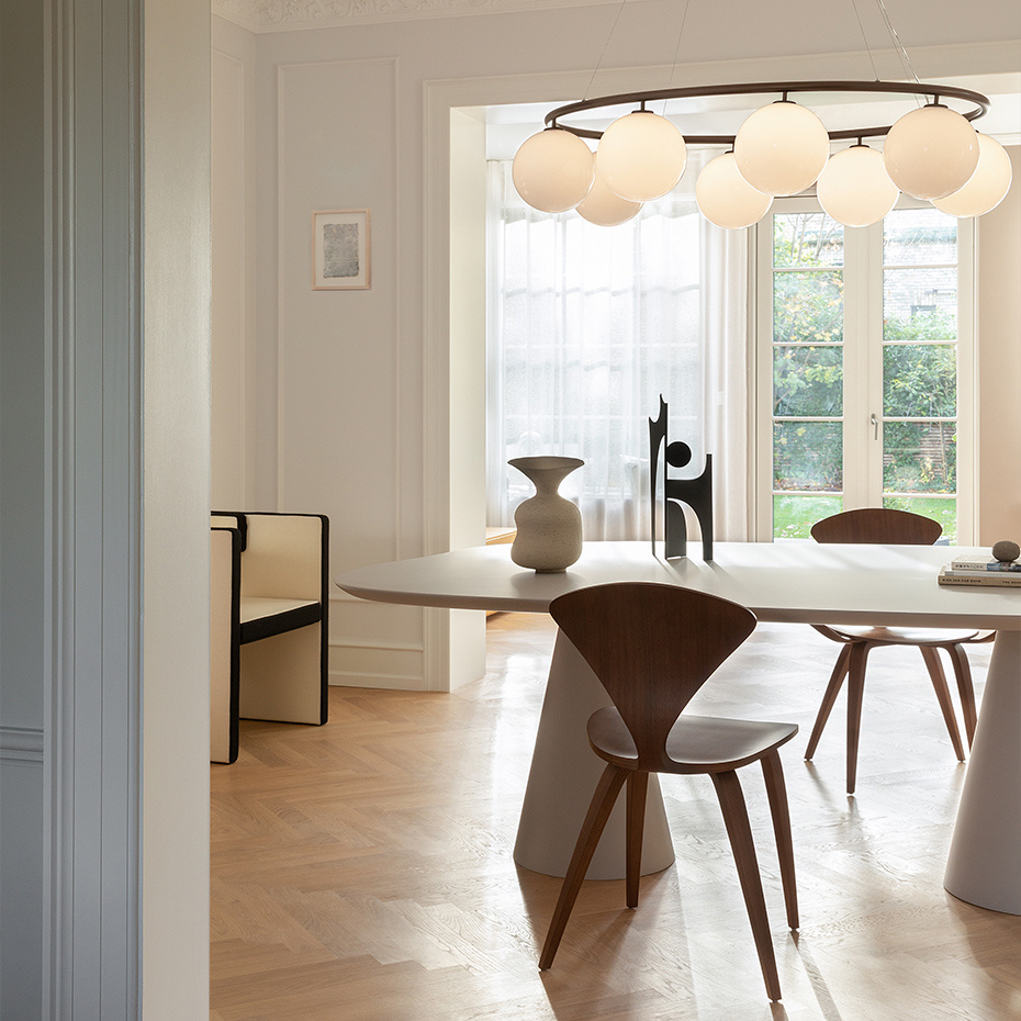 Miira 8 Oval Ljuskrona Dark Bronze/Opal White