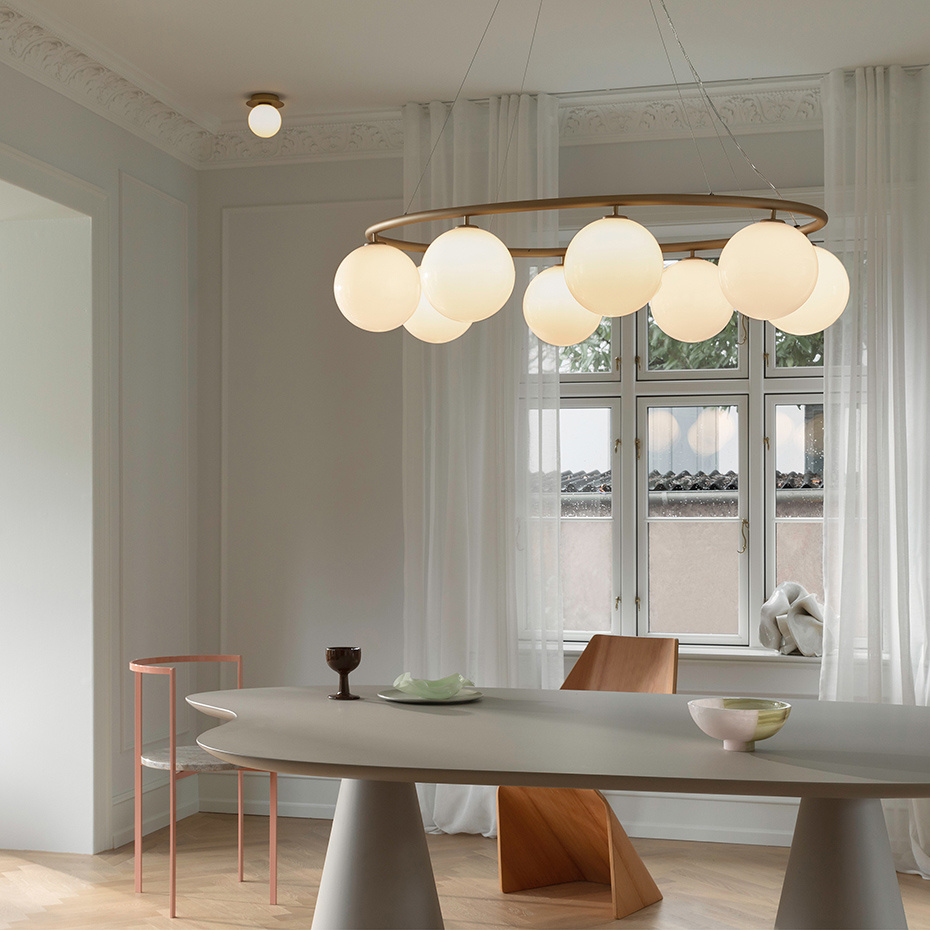 Miira 8 Oval Ljuskrona Brass/Opal White