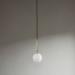 Miira 1 Pendel Brass/Opal White Miira 1 Pendel Brass/Opal White