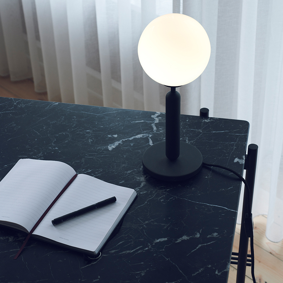 Miira Bordslampa Rock Grey/Opal White