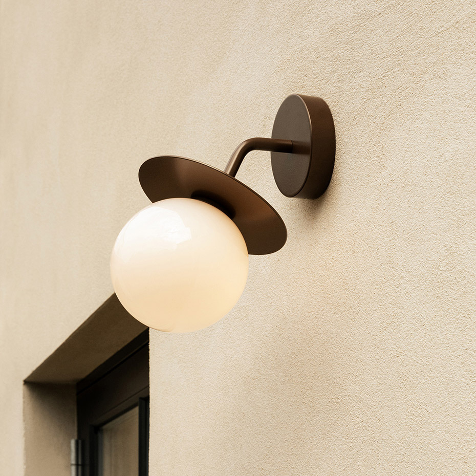 Liila Vägglampa Outdoor Dark Bronze/Opal White IP54