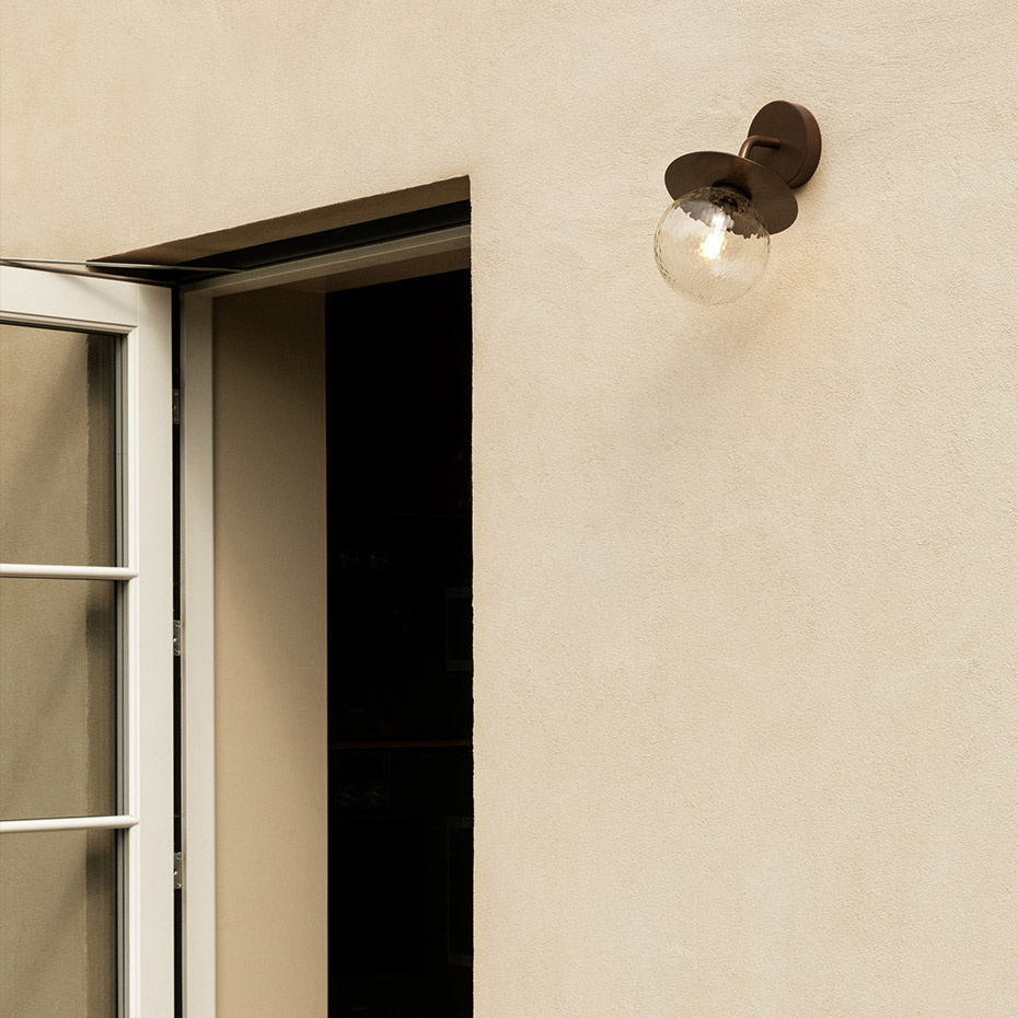 Liila Vägglampa Outdoor Dark Bronze/Optic Clear IP54