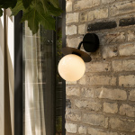 Liila Vägglampa Outdoor Black/Opal White IP54 Liila Vägglampa Outdoor Black/Opal White IP54
