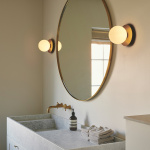 Liila 1 Tak/Vägg Medium Nordic Gold/Opal White IP44 Liila 1 Tak/Vägg Medium Nordic Gold/Opal White IP44