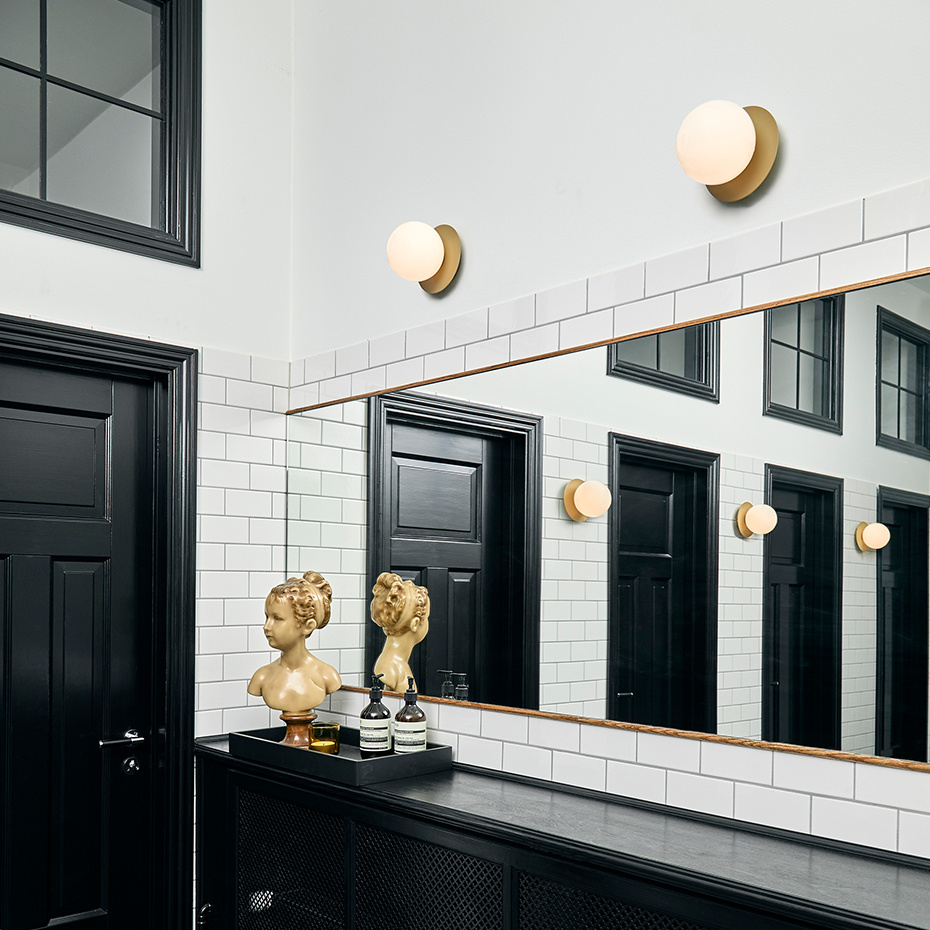 Liila 1 Tak/Vägg Medium Nordic Gold/Opal White IP44