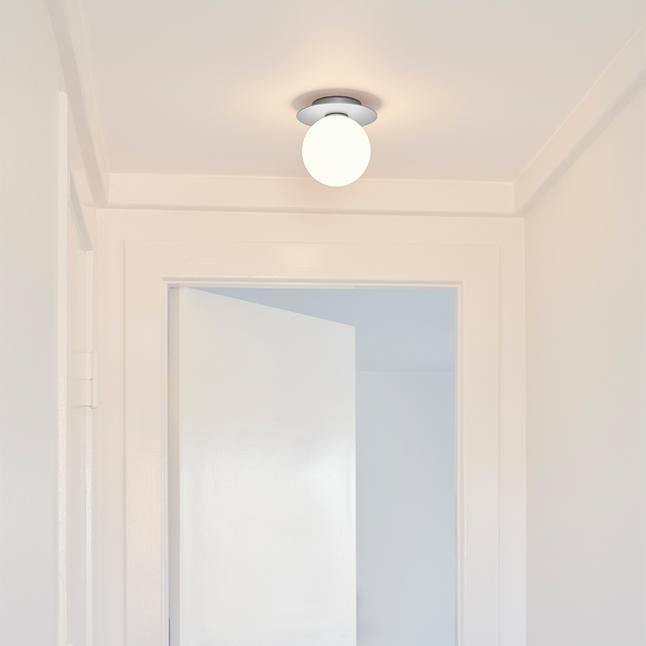 Liila 1 Tak/Vägg Medium Light Silver/Opal White IP44