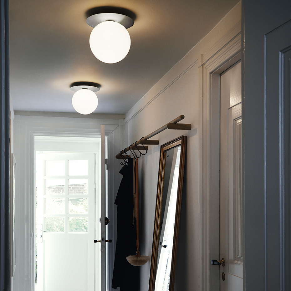 Liila 1 Tak/Vägg Large Light Silver/Opal White IP44