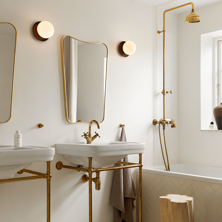 Liila 1 Tak/Vägg Medium Dark Bronze/Opal White IP44