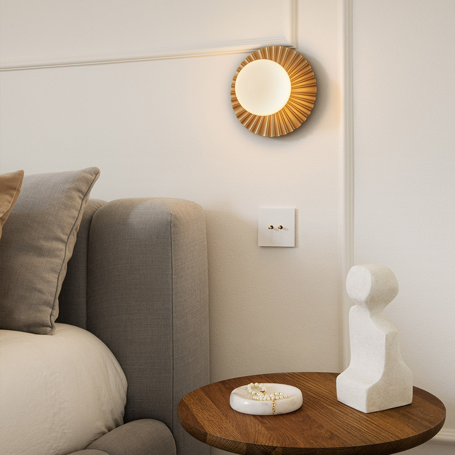 Liila Muuse Tak/Vägg Small Nordic Gold/Opal White IP44