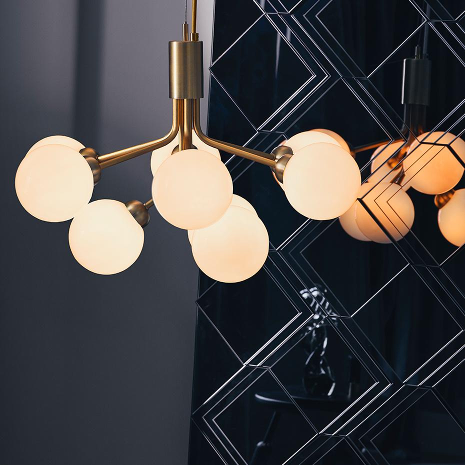 Apiales 9 Ljuskrona Brushed Brass/Opal White