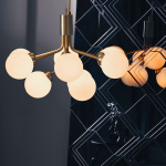 Apiales 9 Ljuskrona Brushed Brass/Opal White Apiales 9 Ljuskrona Brushed Brass/Opal White