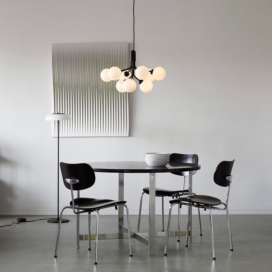 Apiales 9 Ljuskrona Satin Black/Opal White