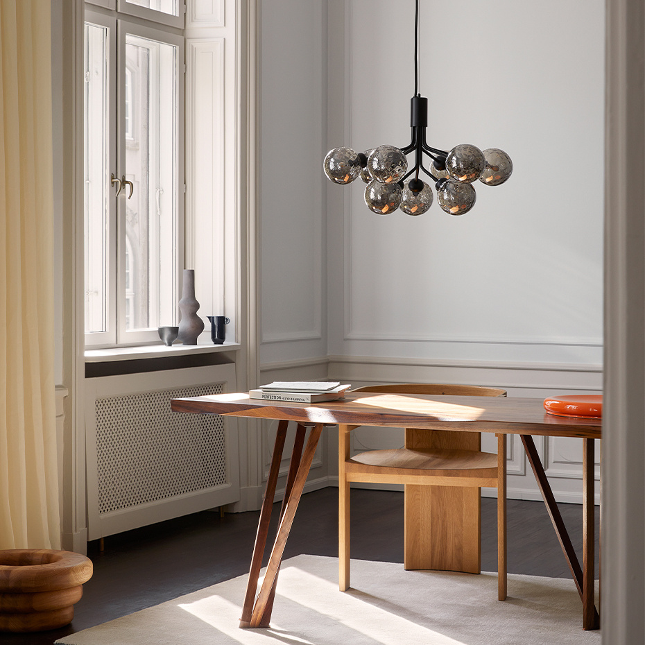 Apiales 9 Ljuskrona Satin Black/Optic Smoked