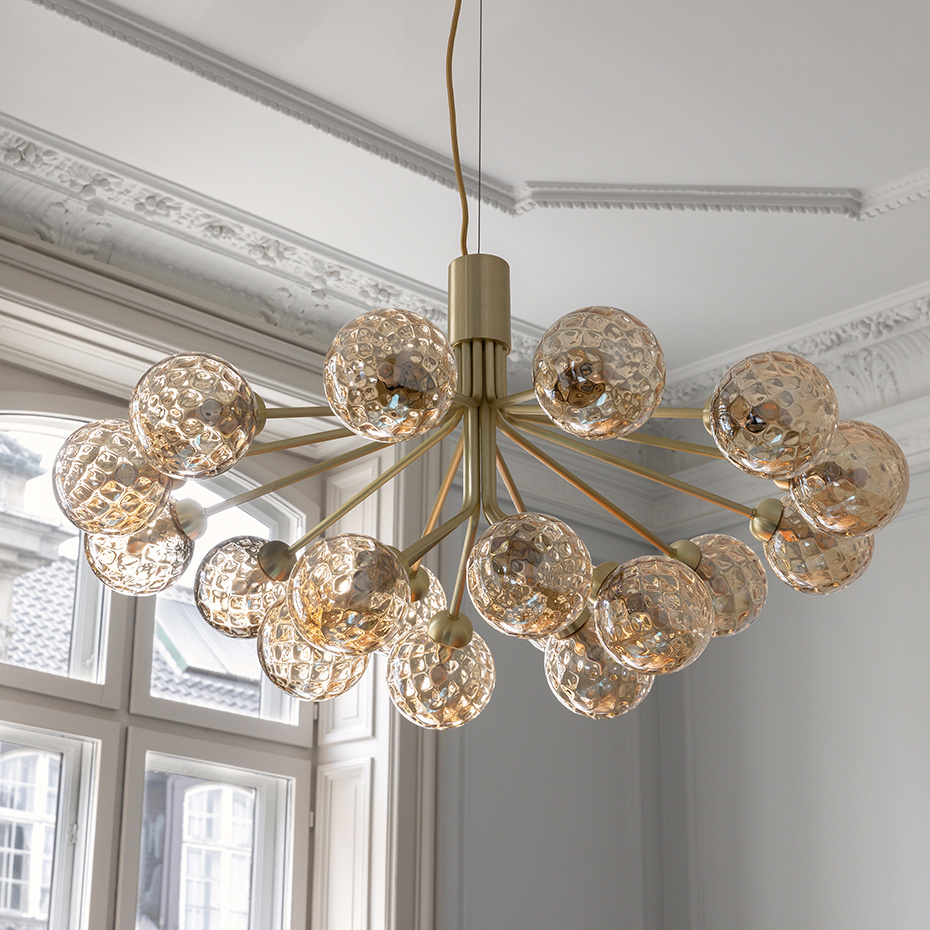 Apiales 18 Ljuskrona Brushed Brass/Optic Gold