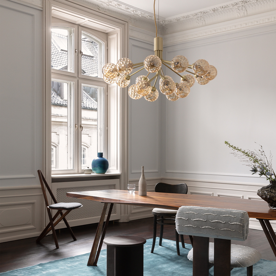 Apiales 18 Ljuskrona Brushed Brass/Optic Gold