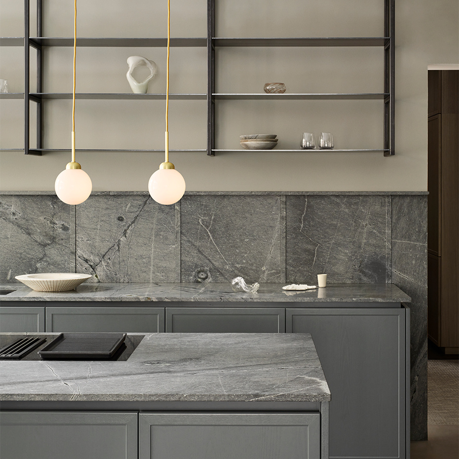 Apiales 1 Pendel Brushed Brass/Opal White