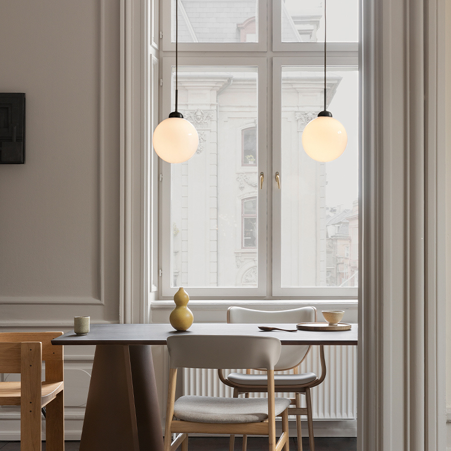 Apiales 1 Pendel Large Satin Black/Opal White