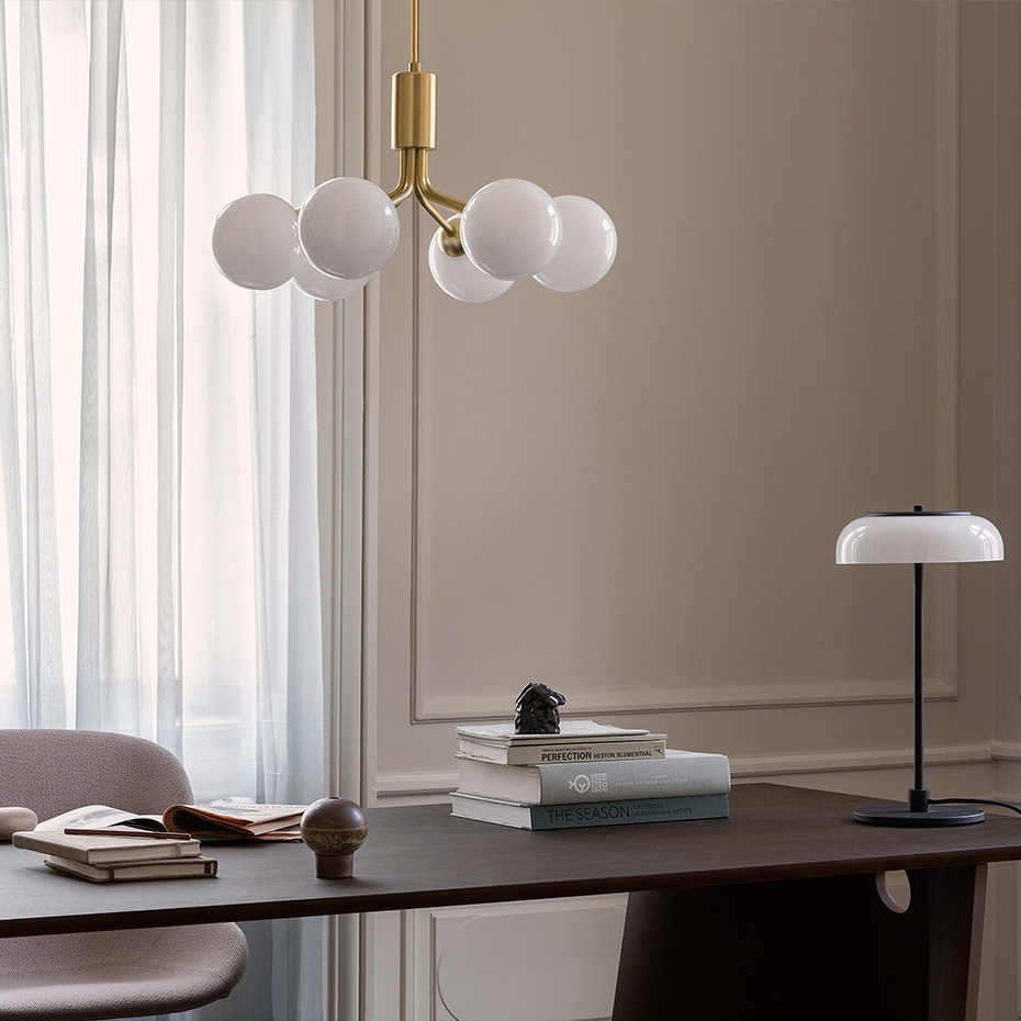 Apiales 6 Ljuskrona Brushed Brass/Opal White