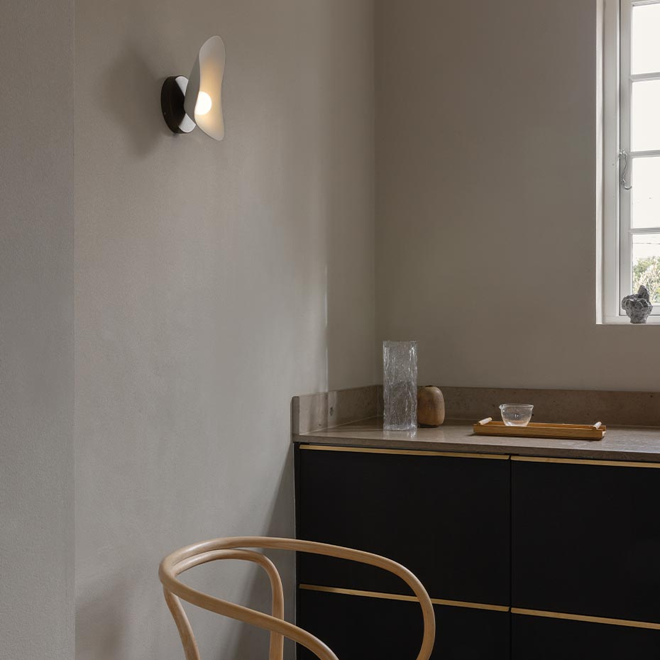 Florii 1 Vägglampa Dark Bronze/White