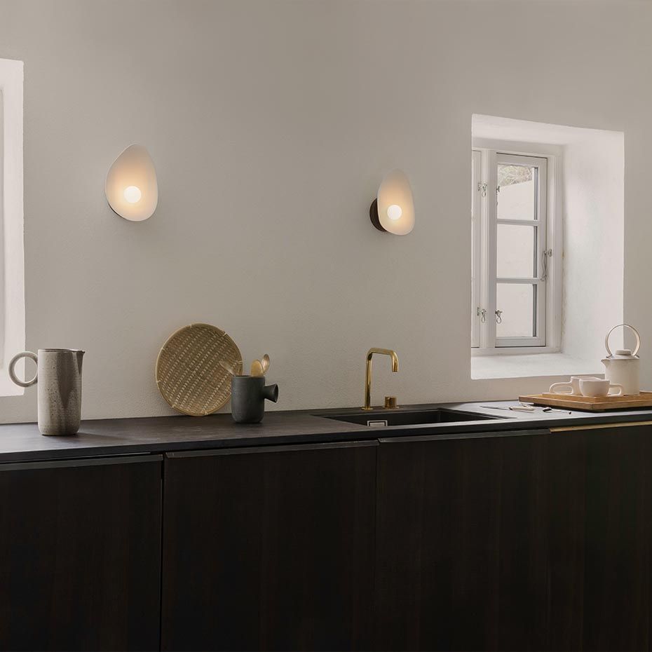 Florii 1 Vägglampa Dark Bronze/White