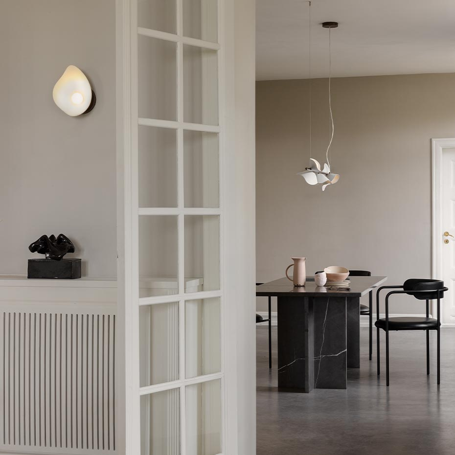 Florii 1 Vägglampa Dark Bronze/White