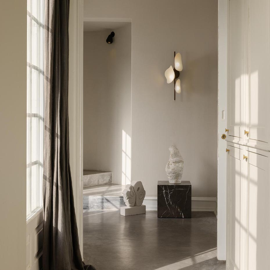 Florii 3 Vägglampa Dark Bronze/White