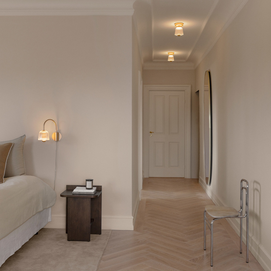 Asteea Vägglampa Satin Brass/Ripple Clear