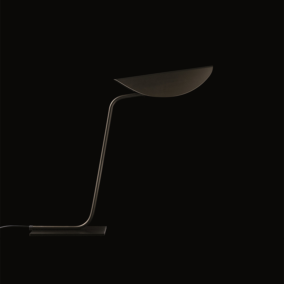 Plume 221 Bordslampa Anodic Bronze