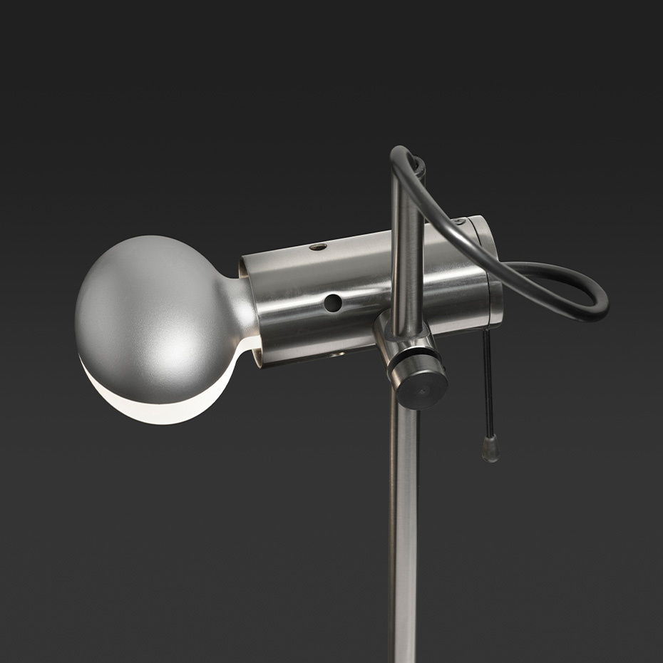 Agnoli 251 Bordslampa Satin Nickel
