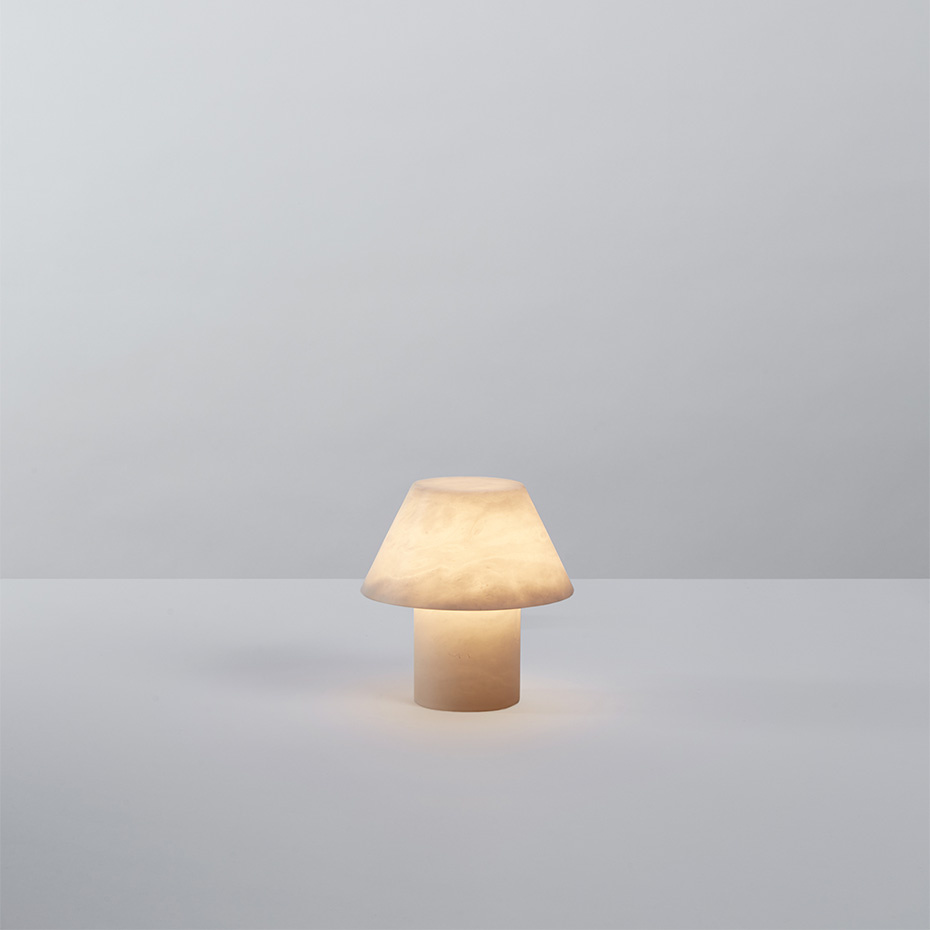 Petra M PE Bordslampa Alabaster