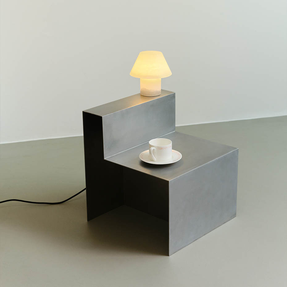 Petra M PE Bordslampa Alabaster