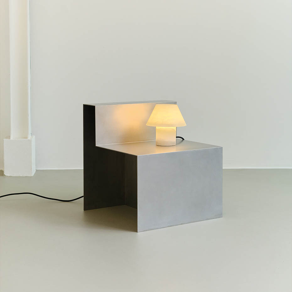 Petra M PE Bordslampa Alabaster