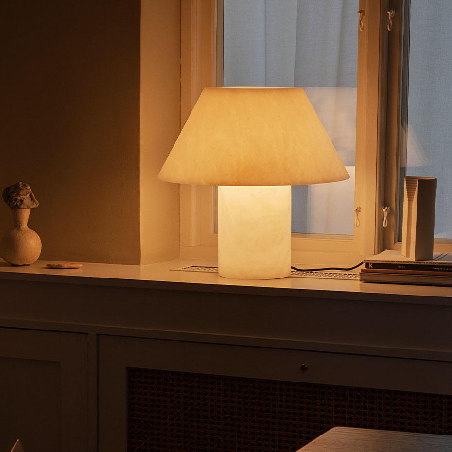 Petra M ME Bordslampa Alabaster