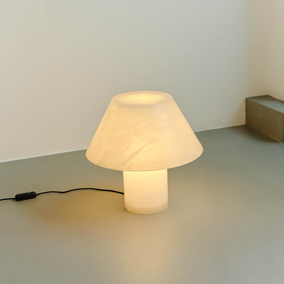 Petra M GR Bordslampa Alabaster