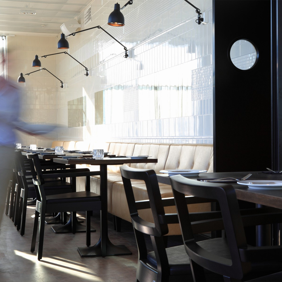 PJ70 Vägglampa Fast Montage Varmgrå