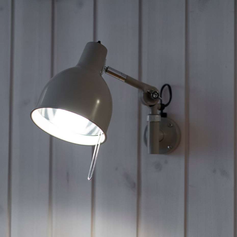 PJ71 Vägglampa Med Kabel Tallgrön