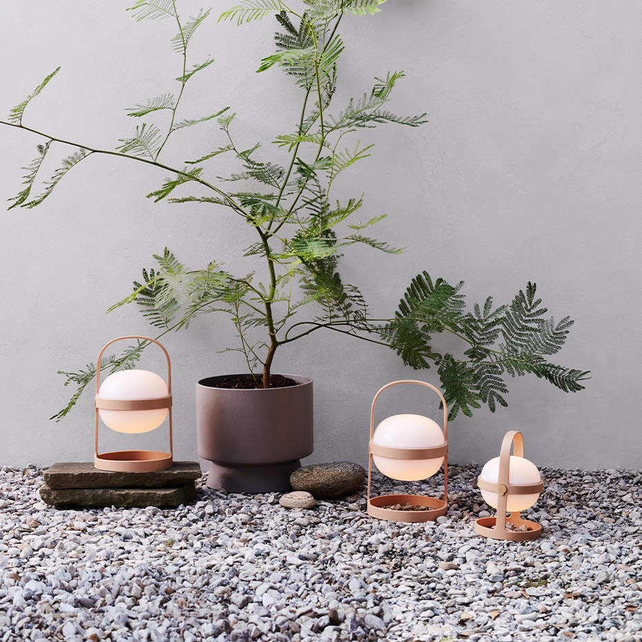 Soft Spot Solar Circular Bordslampa H18,5cm Wheat