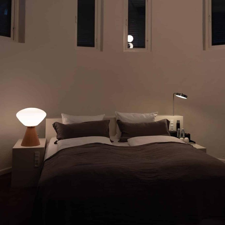 Ottilia Bordslampa Beige Red/Opal Glass