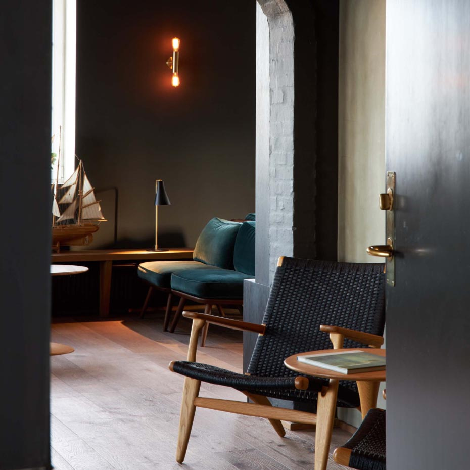 Miller Bordslampa Umbra Grey/Brass