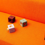 Square 2 Grenuttag Dual USB-C 30W Bauhaus-Archiv Edition Gecko Bloom Square 2 Grenuttag Dual USB-C 30W Bauhaus-Archiv Edition Gecko Bloom